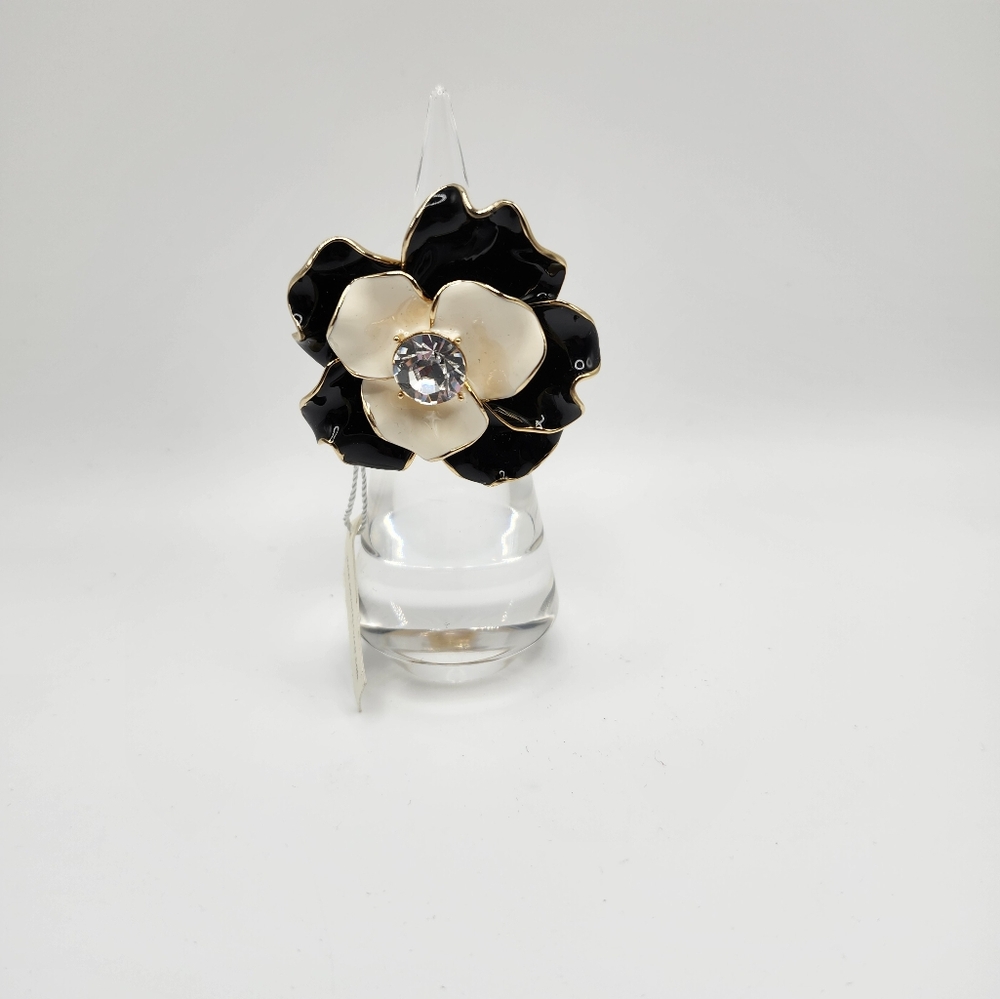 Swarovski Crystal black & white enamel gold tone STUNNING statement ring sz 7